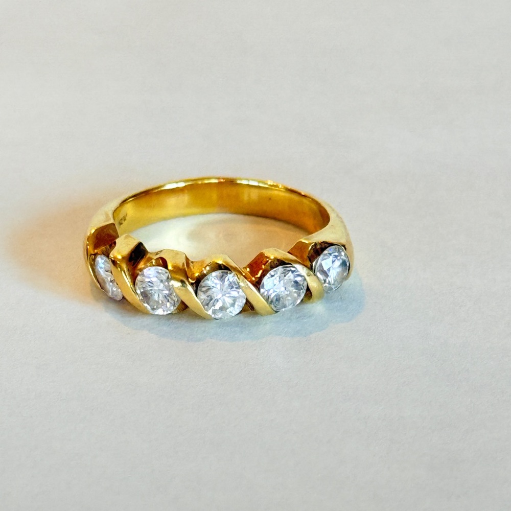 Timeless 5 diamond 1.3 carat anniversary band beautiful pre owned condition.